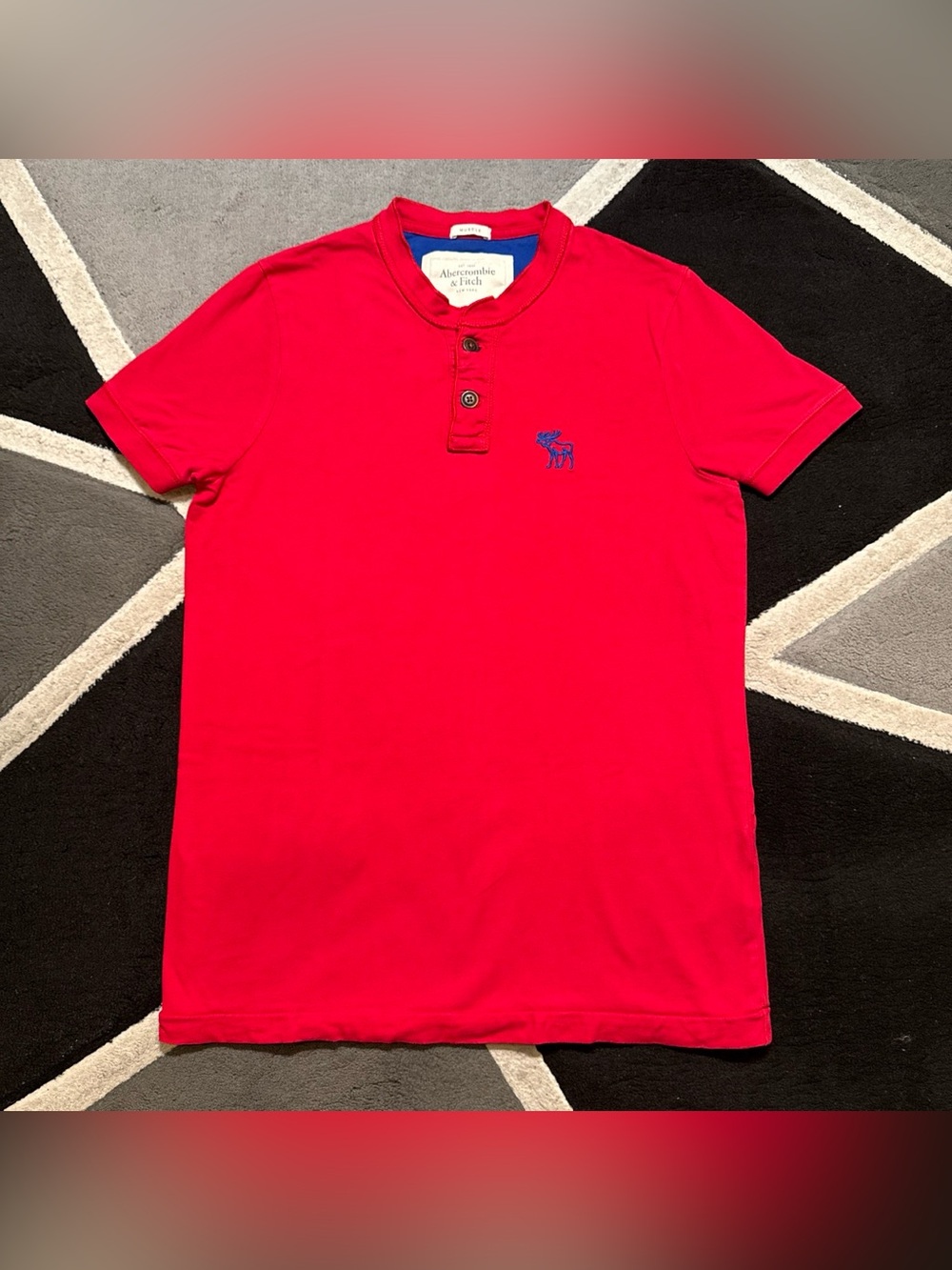 Y2K Red Abercrombie & Fitch muscle fit henley tee